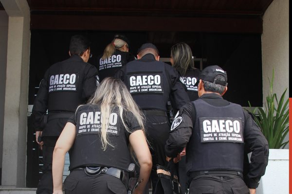 Gaeco e Polícia Militar cumprem mandados de busca e apreensão em