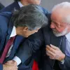 Lula cobra que Haddad dialogue mais com o Congresso ‘em vez de ler livro’